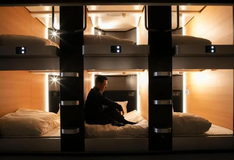 共同バス付シェアルーム, Plaza East Cabin For Men Only