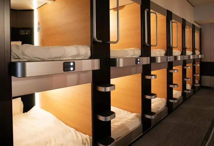 共同バス付シェアルーム, Plaza East Cabin For Men Only