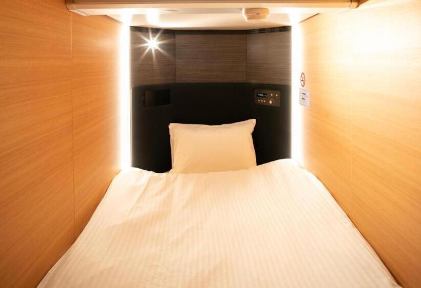 Cama em Quarto Partilhado com Casa de Banho partilhada, Plaza East Cabin For Men Only