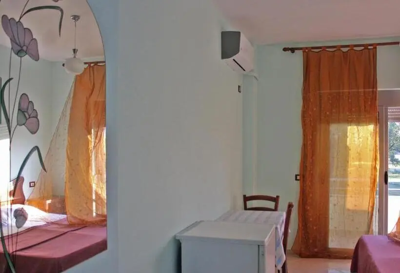 اتاق استاندارد چهارنفره با بالکن, Gurguri