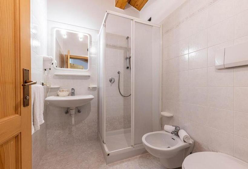 غرفة قياسية سرير كينج, Laste