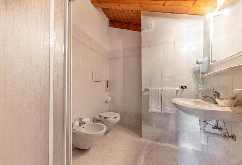 غرفة قياسية سرير كينج, Laste