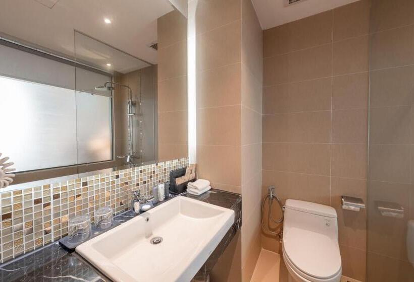 سوییت لوکس, Red River View