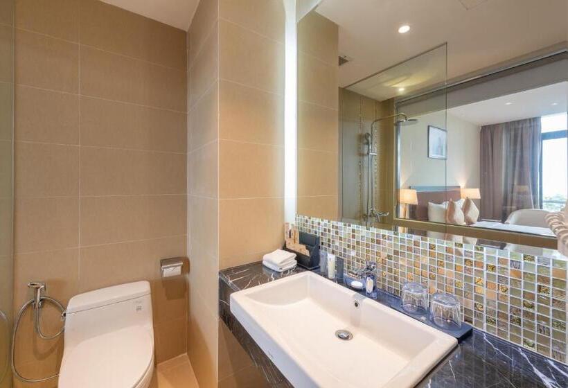 اتاق لوکس, Red River View