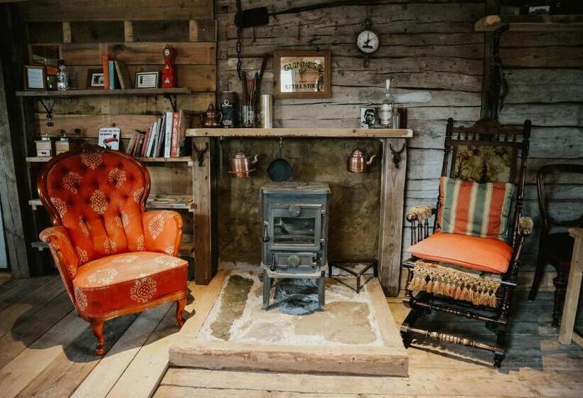 غرفة قياسية حمام مشترك, The Thistle Inn   Eko Farmstay