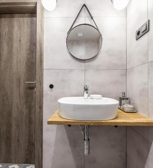 スタンダードスタジオ, Zátoka