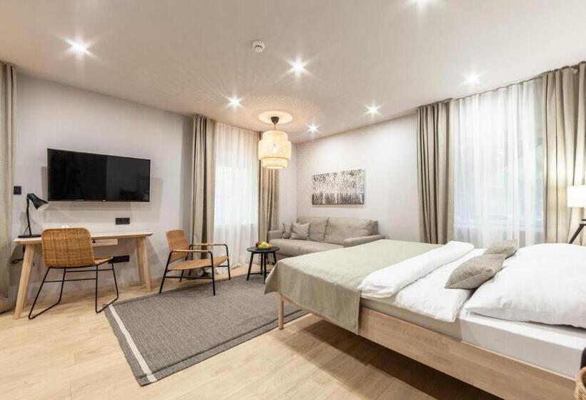 חדר סטודיו סטנדרד, Zátoka