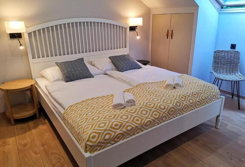 スタンダードルーム, Zátoka