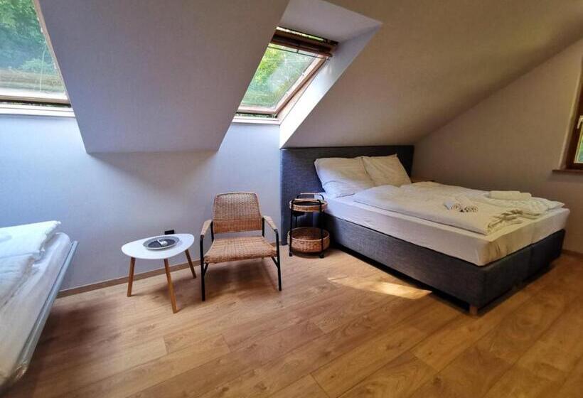 スタンダードルーム, Zátoka