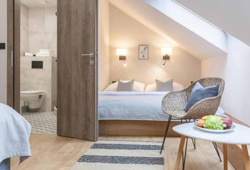 デラックスルーム, Zátoka