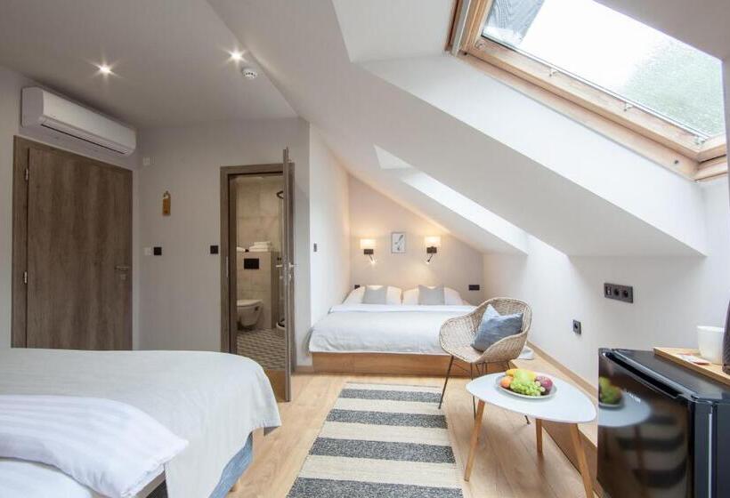 デラックスルーム, Zátoka