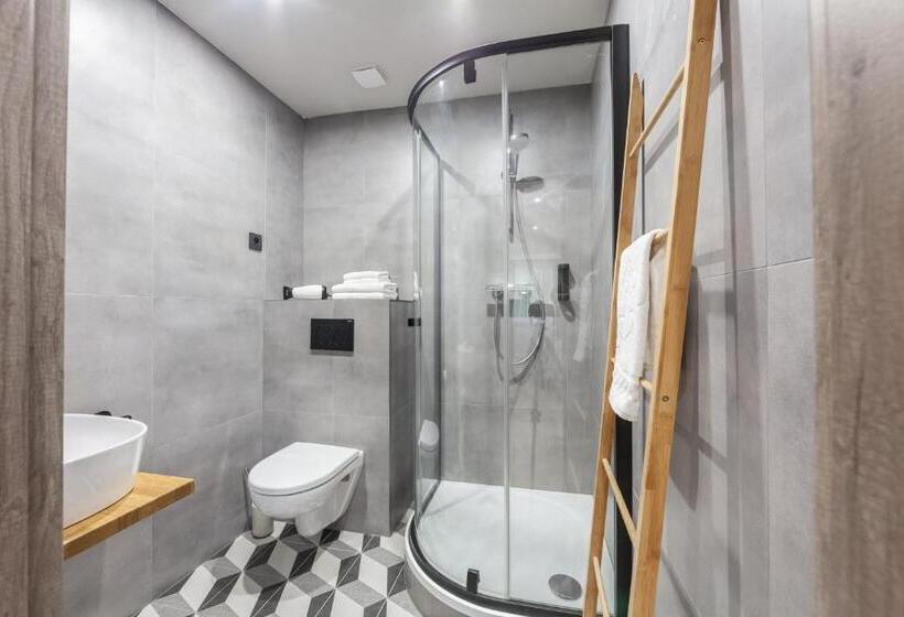 デラックスルーム, Zátoka