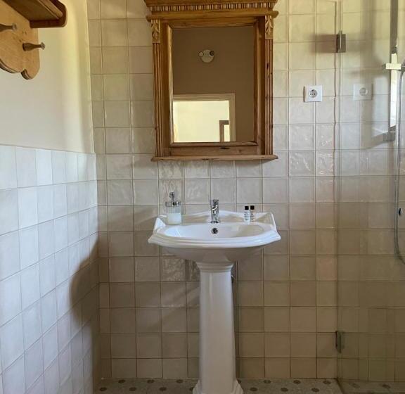 جناح غرفتين نوم, Kővirág Panzió