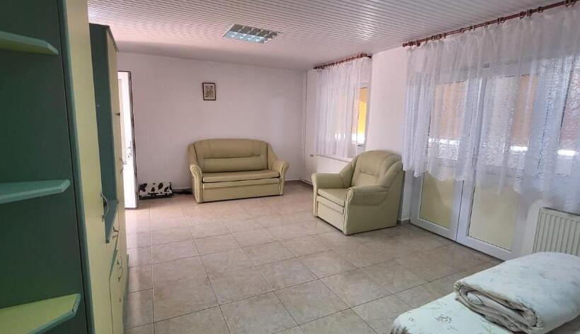 سوییت خانوادگی, Casa Adina