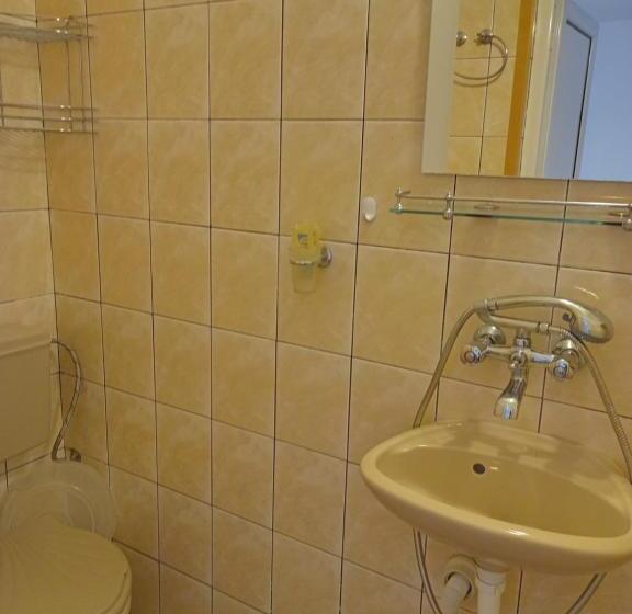 غرفة قياسية ثلاثية مزودة بشرفة, Guest House Kotva