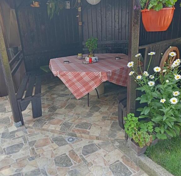 غرفة قياسية ثلاثية مزودة بشرفة, Guest House Kotva