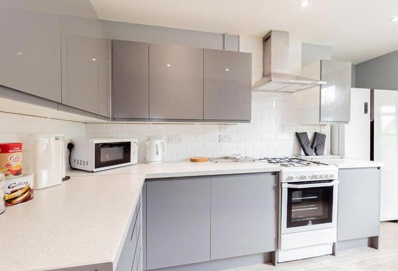 스탠다드 룸 공동 욕실, Shirley House 5, Guest House, Self Catering, Self Check In With Smart Locks, Use Of Fully Equipped K