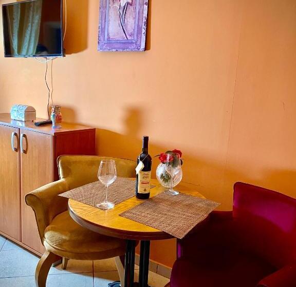 اتاق استاندارد سه نفره, Vila đuričić 300m Od Mora