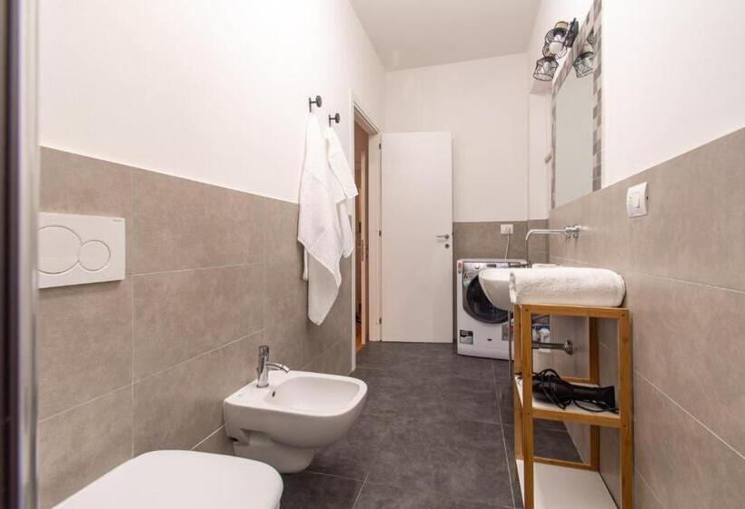 اتاق استاندارد با سرویس بهداشتی مشترک, Wellstay Perugia Downtown   Rooms