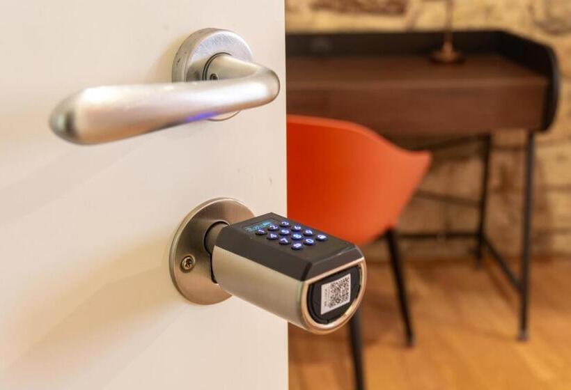 اتاق استاندارد با سرویس بهداشتی مشترک, Wellstay Perugia Downtown   Rooms