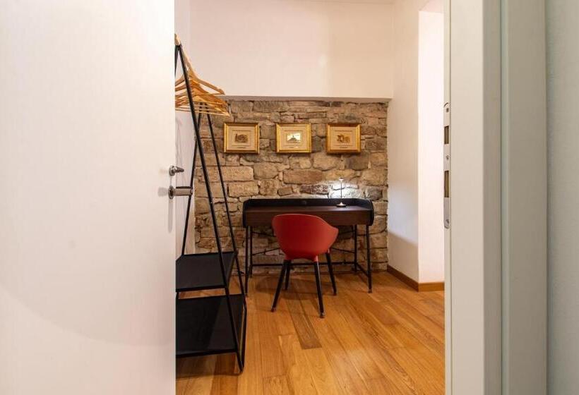 اتاق استاندارد با سرویس بهداشتی مشترک, Wellstay Perugia Downtown   Rooms