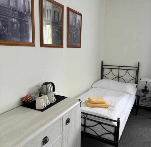 标准三人间, Pension U Draka