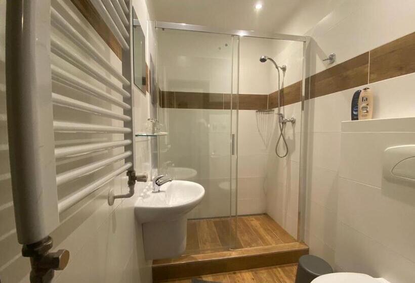 标准三人间, Pension U Draka