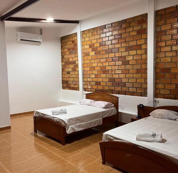 اتاق استاندارد سه تخته با چشمانداز استخر, Tiktoker Lodge