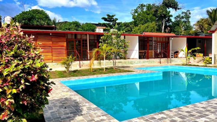 اتاق استاندارد سه تخته با چشمانداز استخر, Tiktoker Lodge