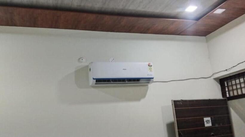 חדר סטנדרט, Goroomgo Kunj Residency Mathura Near Bus Stand   Parking Facility & Restrurant