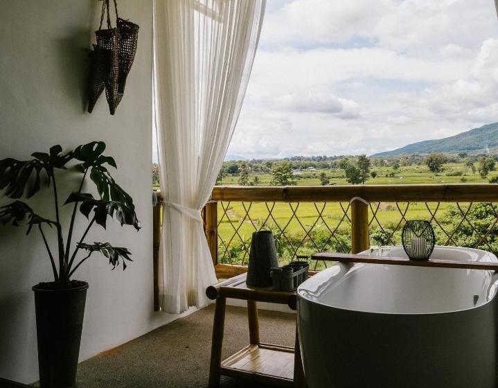 Pokój Deluxe, Pupah Kanna Pua ปู๋ ป๋าล์ คันนา ปัว