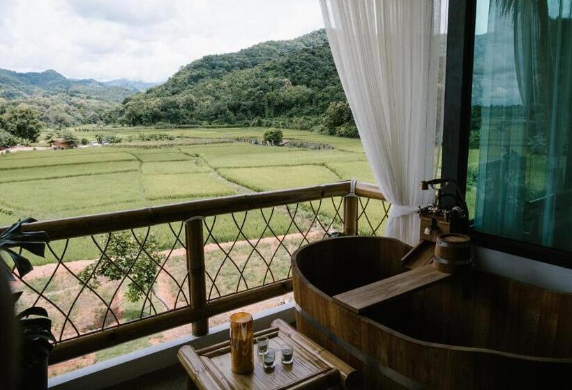 Pokój Deluxe, Pupah Kanna Pua ปู๋ ป๋าล์ คันนา ปัว