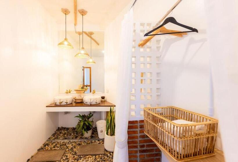 Suite z Basenem, Pupah Kanna Pua ปู๋ ป๋าล์ คันนา ปัว