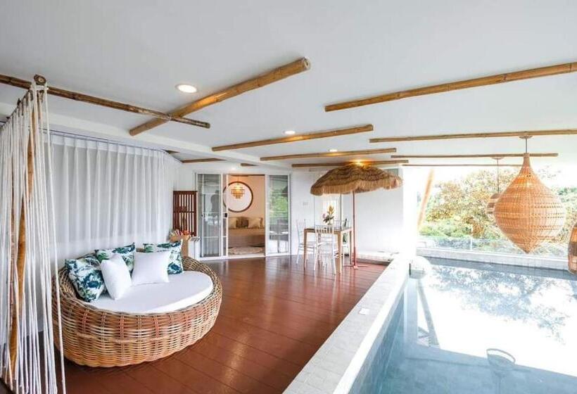 Suite z Basenem, Pupah Kanna Pua ปู๋ ป๋าล์ คันนา ปัว