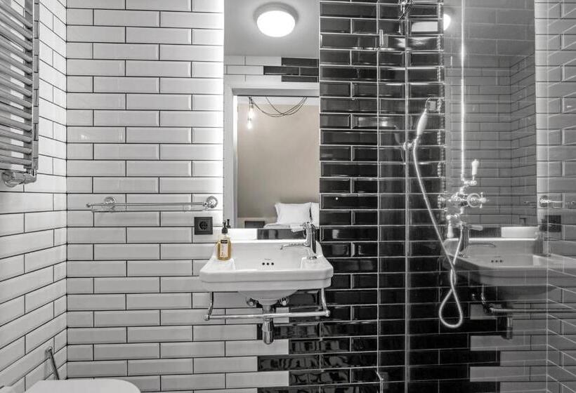 استودیوی استاندارد, Oddsson Downtown