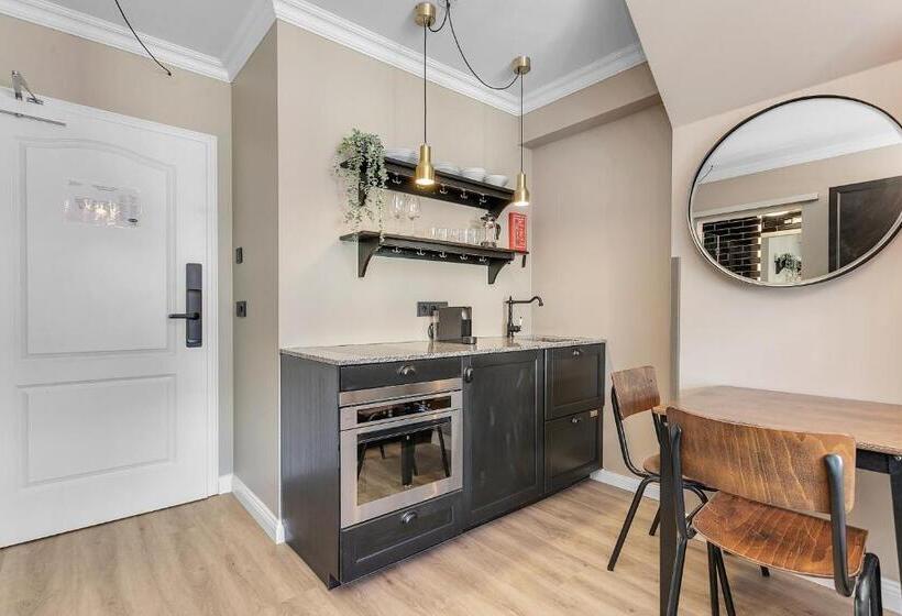 استودیوی استاندارد, Oddsson Downtown