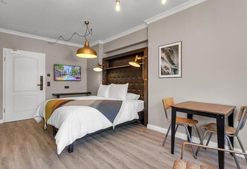 استودیوی سوپریور, Oddsson Downtown