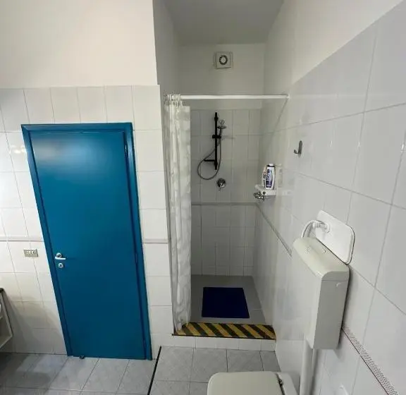 اتاق خانوادگی, Paradiso B&b