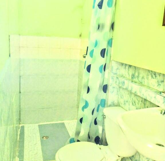 غرفة قياسية ثلاثية, El Jaguar