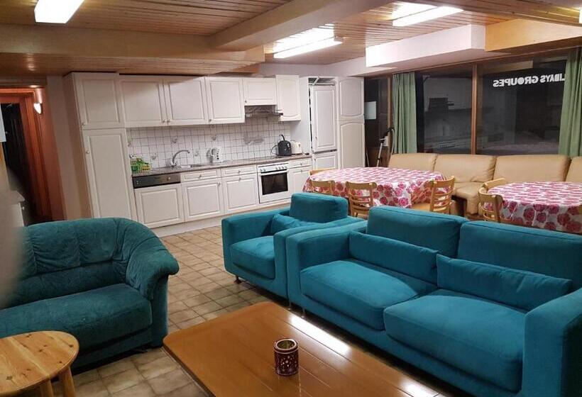 חדר סטנדרטי עם מיטת קומתיים ואמבטיה משותפת, Holidays Groupes Anzère