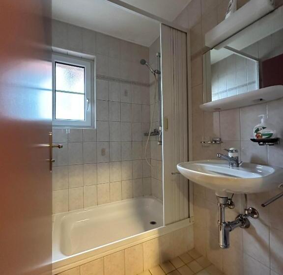 ファミリールーム, Touristenheim Bergfreude