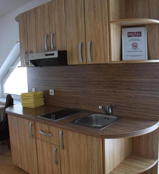 استودیوی لوکس, Hostel Novak