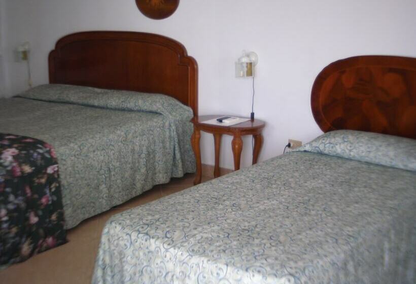 اتاق لوکس سه تخته, Residencial La Terraza