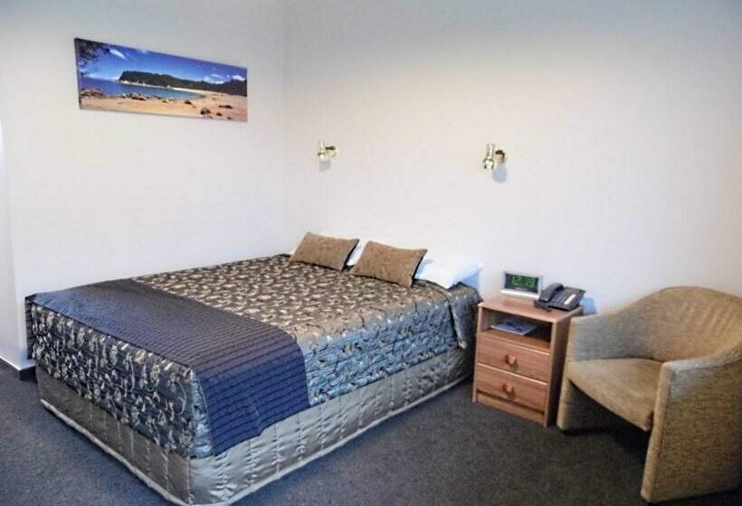 스탠다드 스튜디오 정원 전망, The Westport