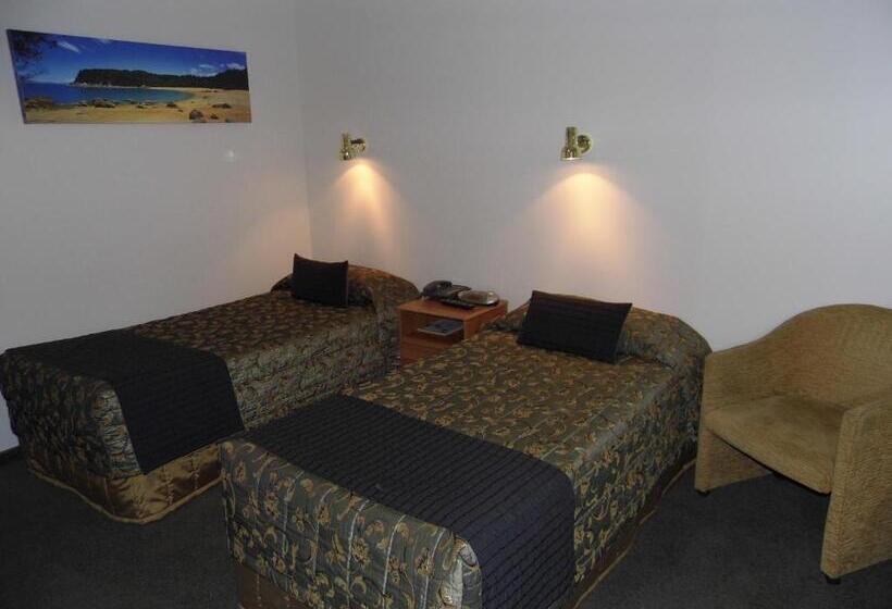 패밀리 스튜디오, The Westport