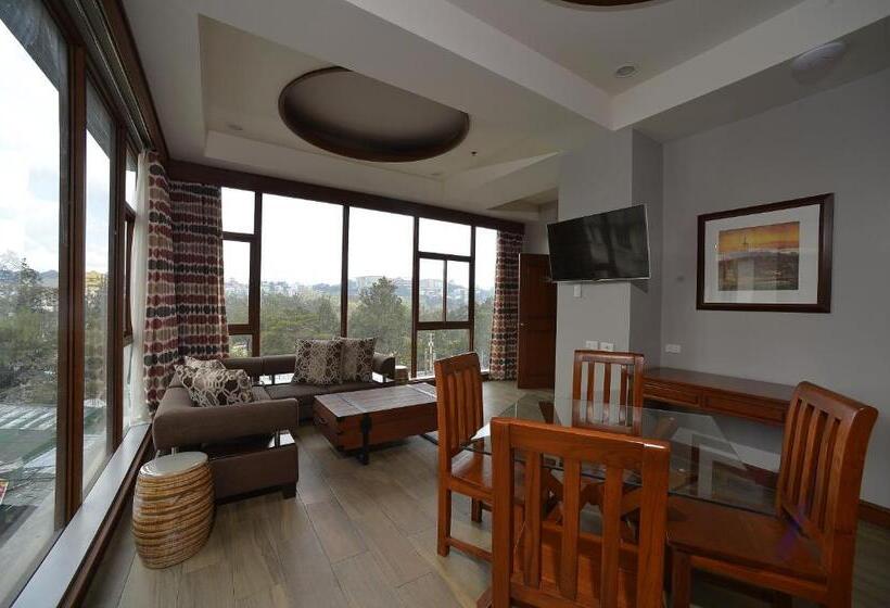 جناح, Paragon Hotel And Suites