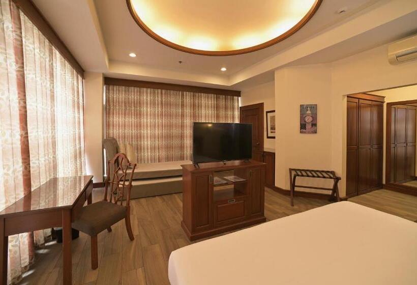 جناح جونيور, Paragon Hotel And Suites