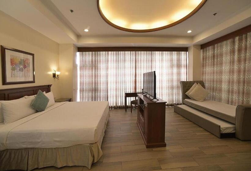 جناح جونيور, Paragon Hotel And Suites