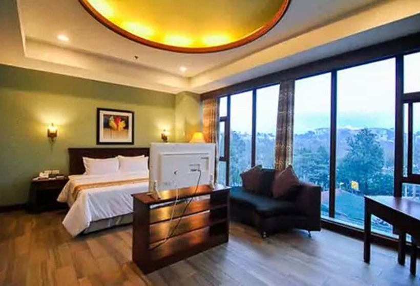 جناح, Paragon Hotel And Suites