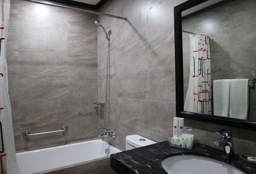 جناح جونيور, Paragon Hotel And Suites